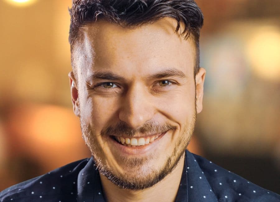 Alan Borys under et foredrag om annonsekreativer